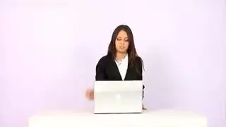 يحشر وين الضخم داخل كسها