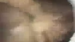 مراهقة سمراء متهيجة تدلك بظرها، تتوق لقذف داخلي متعدد