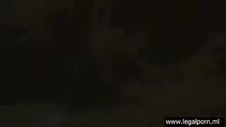 فتاتان وقحتان تأخذان قضبانًا كبيرة في فتحاتهما