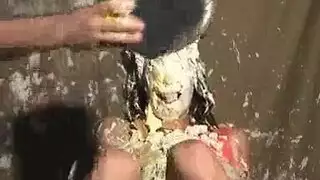 بورن عنيف في الخارج مع آسيوية مبللة تركب زب