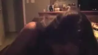 مفاجأة خيانة زوجية: ممتعشة زوجة صديقي المتلهفة