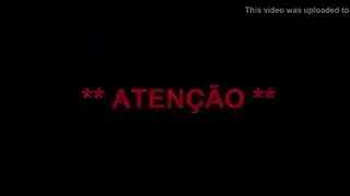 جنس صريح ساخن: شابان يمارسان الجنس مع فتاة خلف الكواليس