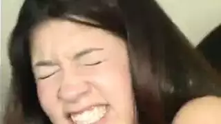 ينيكها ويقوللها قحبة