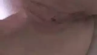 فرج مراهقة ضيق يُضرب بقوة حتى تندفع سوائلها