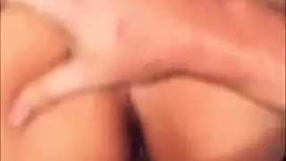 إباحية عربية: الفحل ينكح الفتحة الضيقة بعد مداعبة بالسلاسل لكامل الجسد