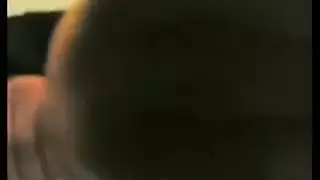 إباحي مسلم صريح: فتاة ترتدي بلوزة سوداء تبتلع قضيبًا عربيًا