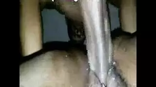 جنس ثنائي الميول: أصدقاء يمارسون الجنس بالكعب العالي والدانتيل