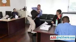 المسيطِر الداكن يحب الحركة المتطرفة قبل أن يأخذ شقراء بدينة